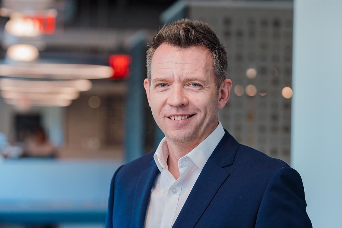 Website.Psd 0011 Richard Parry Indoors Original1